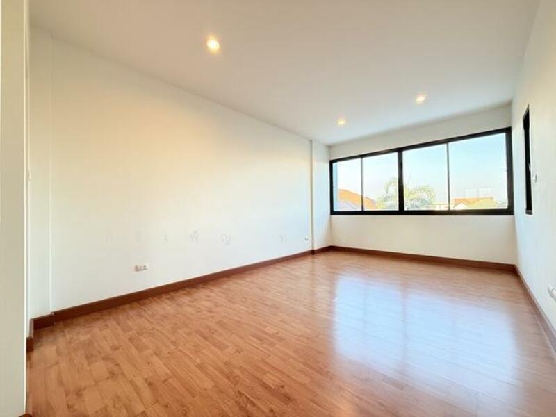 ขาย - ทาวน์โฮม เดอะ ไพรเว่ ฮาวส์ กระทุ่มแบน, สมุทรสาคร