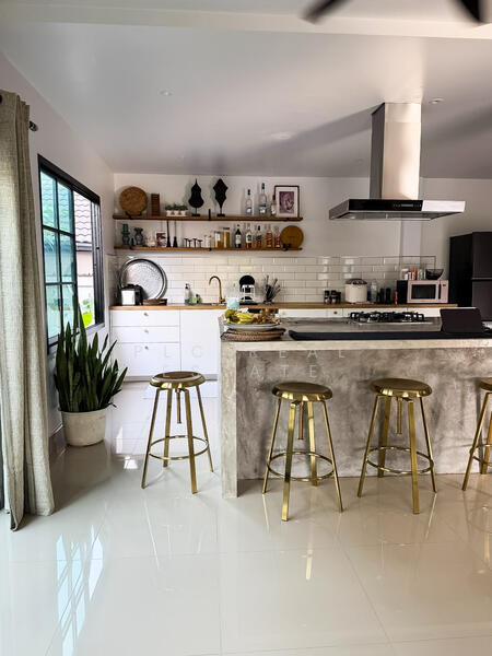 ให้เช่า - บ้าน 2 ชั้นให้เช่า ในเขตเนิร์นพลับวัน พัทยาตะวันออก, ชลบุรี