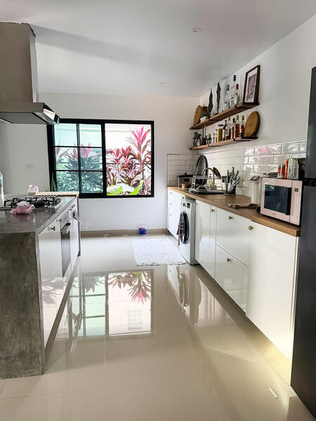 ให้เช่า - บ้าน 2 ชั้นให้เช่า ในเขตเนิร์นพลับวัน พัทยาตะวันออก, ชลบุรี