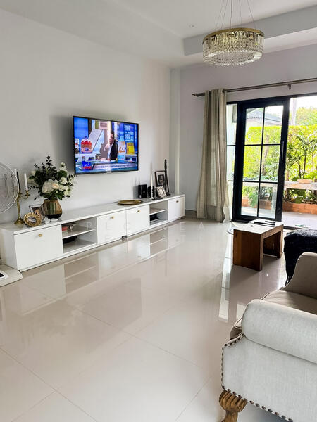 ให้เช่า - บ้าน 2 ชั้นให้เช่า ในเขตเนิร์นพลับวัน พัทยาตะวันออก, ชลบุรี