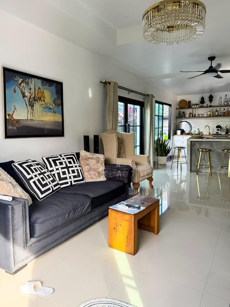 ให้เช่า - บ้าน 2 ชั้นให้เช่า ในเขตเนิร์นพลับวัน พัทยาตะวันออก, ชลบุรี