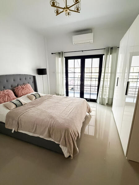 ให้เช่า - บ้าน 2 ชั้นให้เช่า ในเขตเนิร์นพลับวัน พัทยาตะวันออก, ชลบุรี