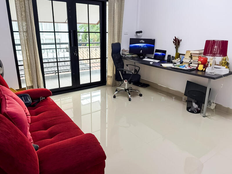 ให้เช่า - บ้าน 2 ชั้นให้เช่า ในเขตเนิร์นพลับวัน พัทยาตะวันออก, ชลบุรี