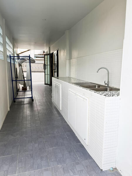 ให้เช่า - บ้าน 2 ชั้นให้เช่า ในเขตเนิร์นพลับวัน พัทยาตะวันออก, ชลบุรี