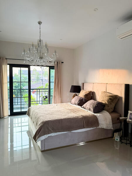 ให้เช่า - บ้าน 2 ชั้นให้เช่า ในเขตเนิร์นพลับวัน พัทยาตะวันออก, ชลบุรี