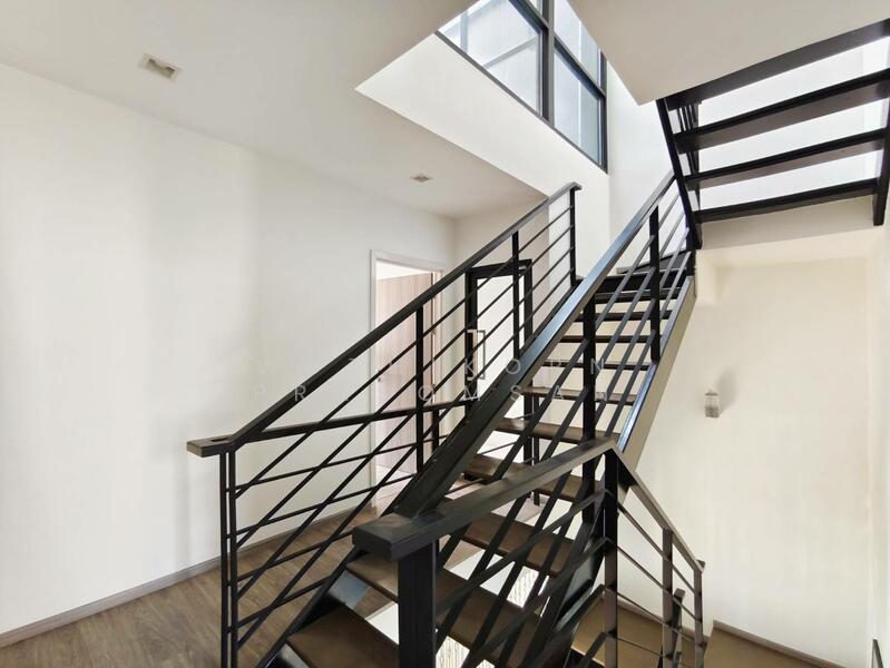 Authen Ladprao-Nakniwat, Bangkok, Soi Nak Niwat 48 Yaek 14, Pradit Manudharm Road, Lat Phrao, Lat Phrao, Bangkok, 3 Bedrooms, 276 sqm, Townhouse For Rent, by Wuthikorn Prasomsan, 500119535 - DDproperty.com