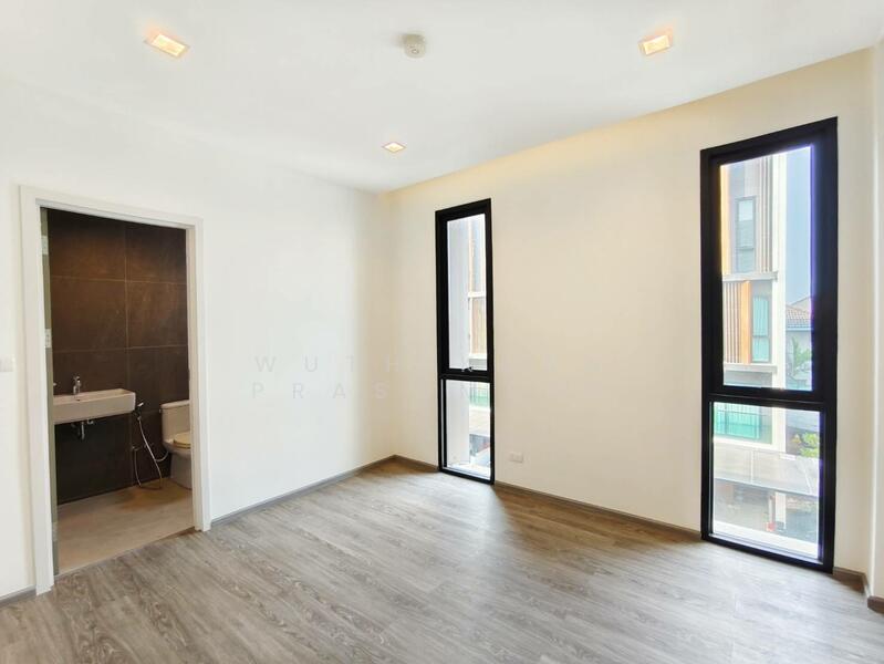 Authen Ladprao-Nakniwat, Bangkok, Soi Nak Niwat 48 Yaek 14, Pradit Manudharm Road, Lat Phrao, Lat Phrao, Bangkok, 3 Bedrooms, 276 sqm, Townhouse For Rent, by Wuthikorn Prasomsan, 500119535 - DDproperty.com