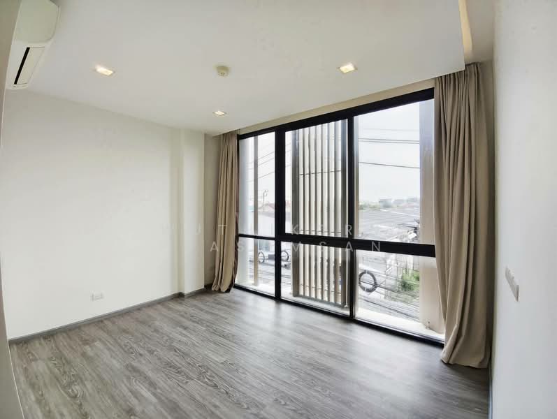 Authen Ladprao-Nakniwat, Bangkok, Soi Nak Niwat 48 Yaek 14, Pradit Manudharm Road, Lat Phrao, Lat Phrao, Bangkok, 3 Bedrooms, 276 sqm, Townhouse For Rent, by Wuthikorn Prasomsan, 500119535 - DDproperty.com