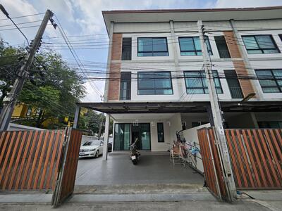 ขาย - ขายทาวน์โฮม ซอยปุณวิถี บางจาก พระโขนง กรุงเทพฯ พื้นที่ใช้สอย 230 ตร.ม. 3 ห้องนอน, กรุงเทพ