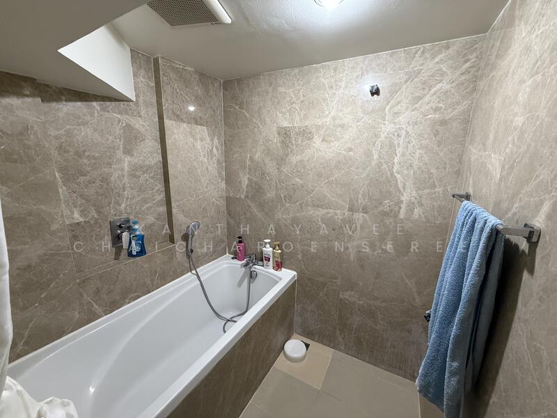 The Emporio Place, Bangkok, 93 Soi Sukhumvit 24, Sukhumvit Road, Khong Tan, Khlong Toei, Bangkok, 2 Bedrooms, 145 sqm, Condo For Sale, by Kanthayavee Chaicharoenseree, 500120197 - DDproperty.com