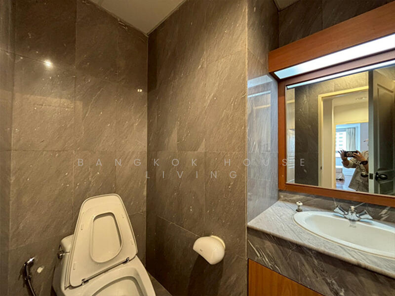 For Rent - Krungthep Thani Tower, Bangkok