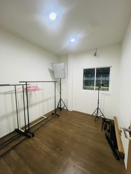 ให้เช่าโกดัง พุทธมณฑสาย 2 ทวีวัฒนา กรุงเทพ ขนาด 405 ตรม ออฟฟิศ 2 ชั้น, กรุงเทพ, ศาลาธรรมสพน์, ทวีวัฒนา, กรุงเทพ, 405 ตร.ม., โกดัง-โรงงาน ให้เช่า, โดย Jakarin Houpramong, 500120415 - DDproperty.com