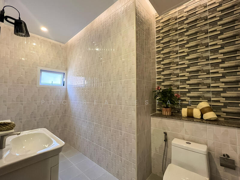 Modern Classic House for Sale 3 Bedrooms in Mabprachan, Chon Buri (Pattaya), Bang Lamung, Bang Lamung (Pattaya), Chon Buri (Pattaya), 3 Bedrooms, 171 sqm, Single Detached House For Sale, by PLC Real Estate, 500120827 - DDproperty.com
