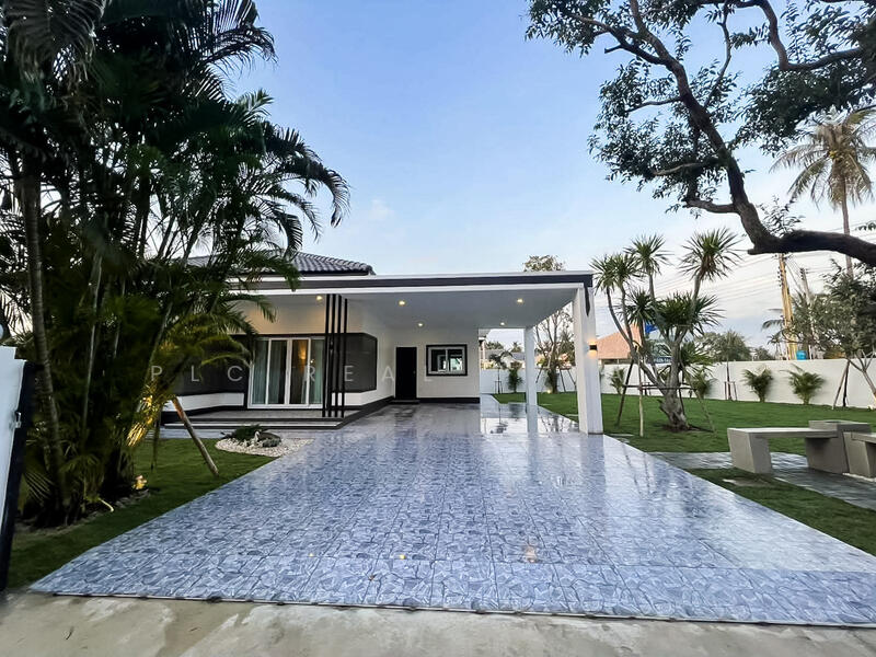 Modern Classic House for Sale 3 Bedrooms in Mabprachan, Chon Buri (Pattaya), Bang Lamung, Bang Lamung (Pattaya), Chon Buri (Pattaya), 3 Bedrooms, 171 sqm, Single Detached House For Sale, by PLC Real Estate, 500120827 - DDproperty.com