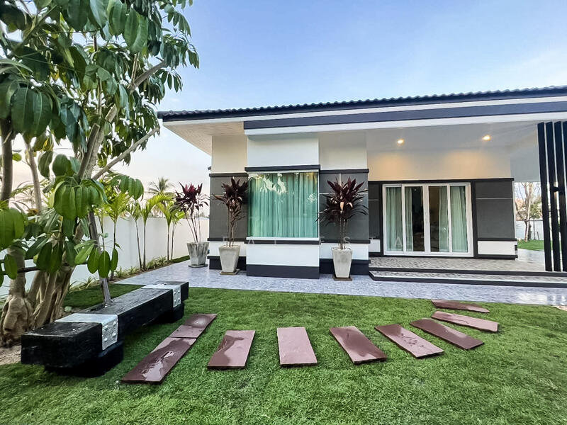 Modern Classic House for Sale 3 Bedrooms in Mabprachan, Chon Buri (Pattaya), Bang Lamung, Bang Lamung (Pattaya), Chon Buri (Pattaya), 3 Bedrooms, 171 sqm, Single Detached House For Sale, by PLC Real Estate, 500120827 - DDproperty.com