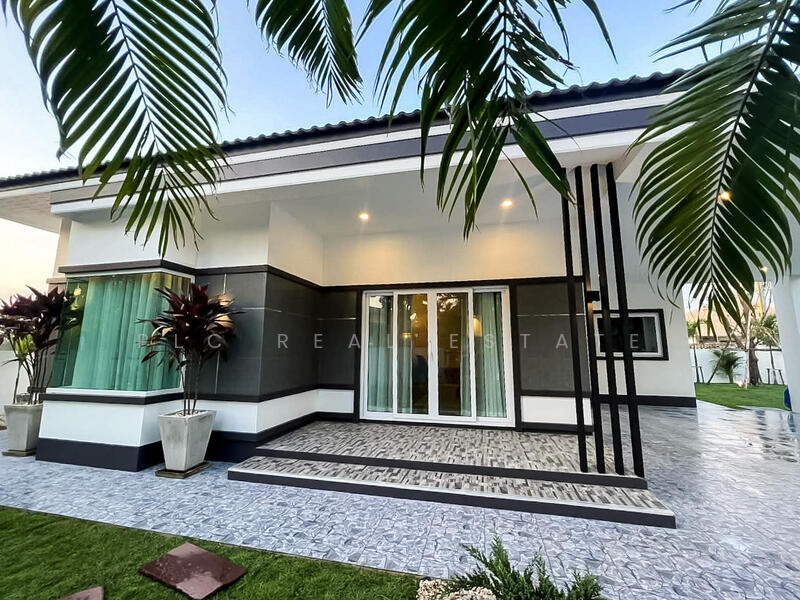 Modern Classic House for Sale 3 Bedrooms in Mabprachan, Chon Buri (Pattaya), Bang Lamung, Bang Lamung (Pattaya), Chon Buri (Pattaya), 3 Bedrooms, 171 sqm, Single Detached House For Sale, by PLC Real Estate, 500120827 - DDproperty.com