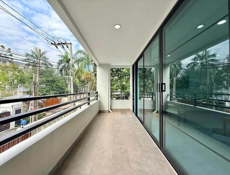 Vanida Apartment Ekkamai, Bangkok, Khlong Tan Nua, Watthana, Bangkok, 3 Bedrooms, 250 sqm, Apartment For Rent, by Bangkok Residential, 500121205 - DDproperty.com