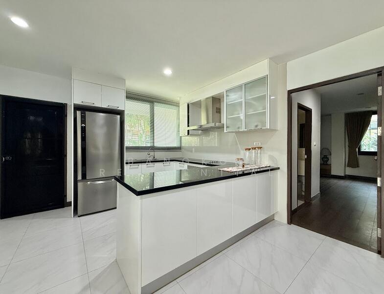 Vanida Apartment Ekkamai, Bangkok, Khlong Tan Nua, Watthana, Bangkok, 3 Bedrooms, 250 sqm, Apartment For Rent, by Bangkok Residential, 500121205 - DDproperty.com