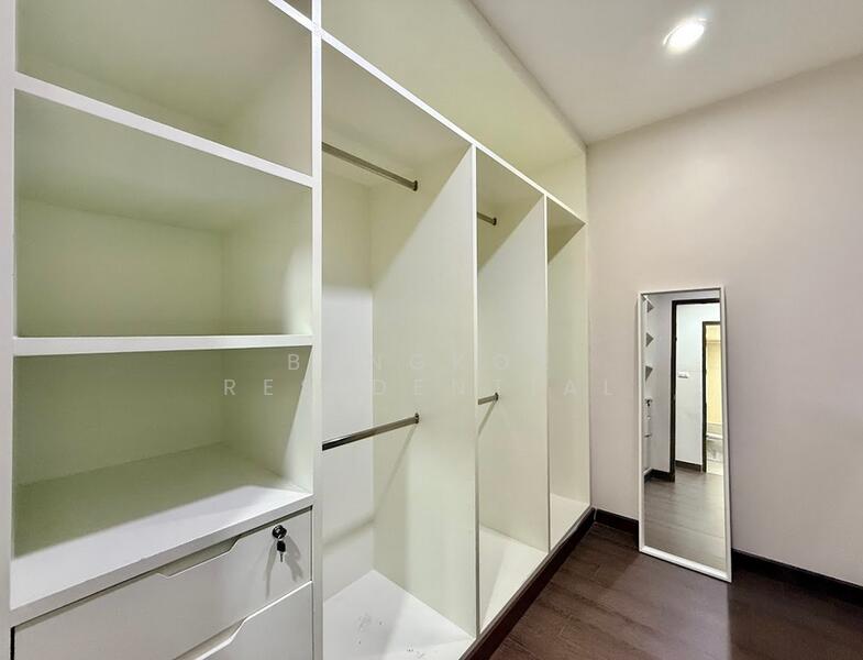 Vanida Apartment Ekkamai, Bangkok, Khlong Tan Nua, Watthana, Bangkok, 3 Bedrooms, 250 sqm, Apartment For Rent, by Bangkok Residential, 500121205 - DDproperty.com