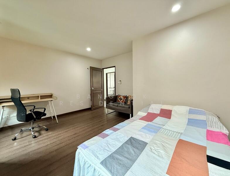 Vanida Apartment Ekkamai, Bangkok, Khlong Tan Nua, Watthana, Bangkok, 3 Bedrooms, 250 sqm, Apartment For Rent, by Bangkok Residential, 500121205 - DDproperty.com