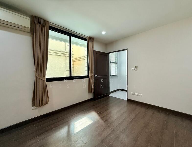 Vanida Apartment Ekkamai, Bangkok, Khlong Tan Nua, Watthana, Bangkok, 3 Bedrooms, 250 sqm, Apartment For Rent, by Bangkok Residential, 500121205 - DDproperty.com