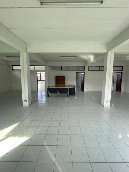 ให้เช่า - ทำเล BTS แบริ่ง ซ.ลาซาล 24 ให้เช่าอาคารพาณิชย์ 100 วา 3 คูหาตีทะลุกัน 2.5 ชั้น ตึกสวยพร้อมอยู่, กรุงเทพ