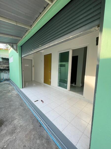 ให้เช่า - ทำเล BTS แบริ่ง ซ.ลาซาล 24 ให้เช่าอาคารพาณิชย์ 100 วา 3 คูหาตีทะลุกัน 2.5 ชั้น ตึกสวยพร้อมอยู่, กรุงเทพ