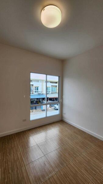 ห้องนอนหน้าบ้านห้องที่2