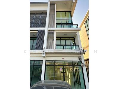 ขาย - ขายอาคารพาณิชย์ 3 ชั้น ทำเลดีติดถนนใหญ่ (SPSSR42), สมุทรปราการ