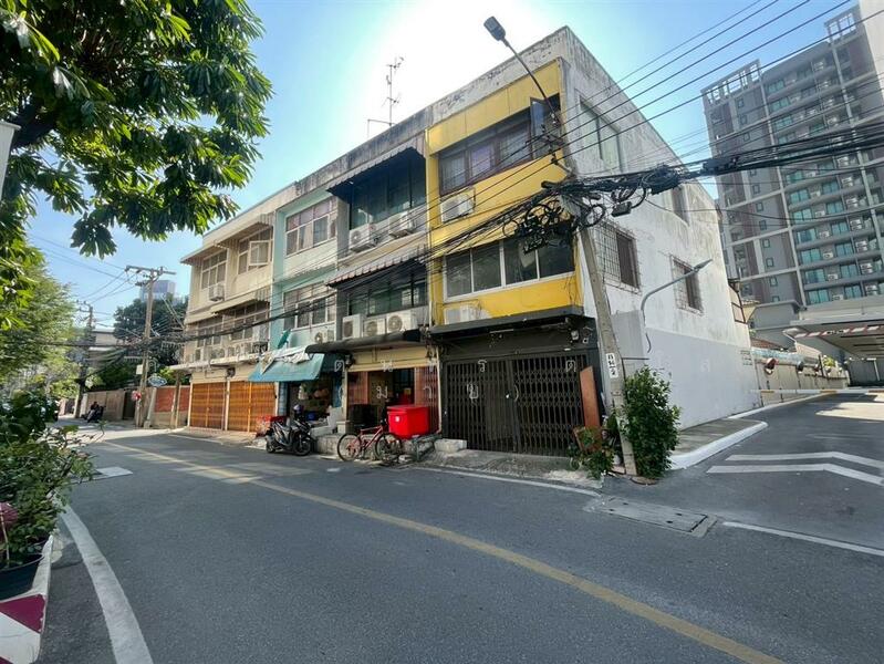 ขาย - อาคารพาณิชย์ 3 ชั้น 16 ตร.ว. อาคารพาณิชย์ ซอยสุขุมวิท65, กรุงเทพ