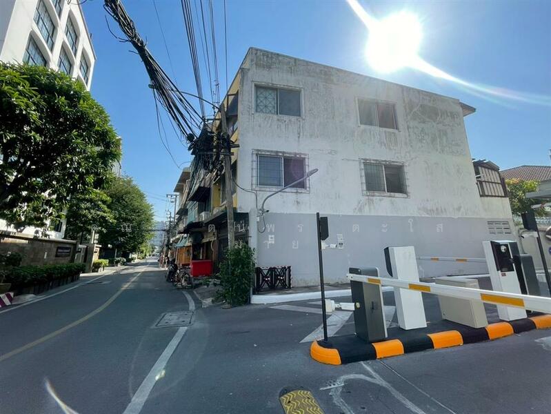 ขาย - อาคารพาณิชย์ 3 ชั้น 16 ตร.ว. อาคารพาณิชย์ ซอยสุขุมวิท65, กรุงเทพ