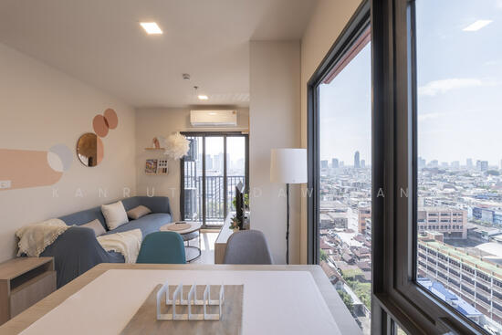FLO by Sansiri : โฟล บาย แสนสิริ, กรุงเทพ