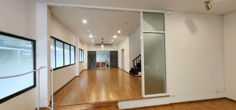 Sriwara Town in Town, Bangkok, Sriwara Road, Phlapphla, Wang Thonglang, Bangkok, 5 Bedrooms, 216 sqm, Townhouse For Rent, by Khun Jane, 500127097 - DDproperty.com