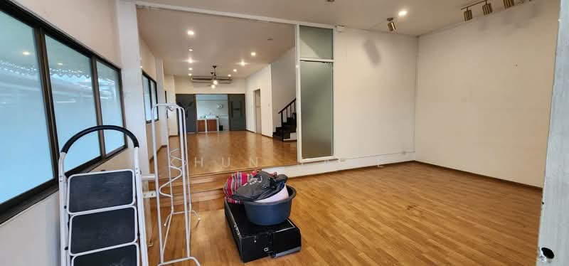 Sriwara Town in Town, Bangkok, Sriwara Road, Phlapphla, Wang Thonglang, Bangkok, 5 Bedrooms, 216 sqm, Townhouse For Rent, by Khun Jane, 500127097 - DDproperty.com