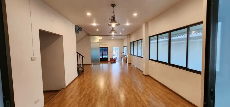 Sriwara Town in Town, Bangkok, Sriwara Road, Phlapphla, Wang Thonglang, Bangkok, 5 Bedrooms, 216 sqm, Townhouse For Rent, by Khun Jane, 500127097 - DDproperty.com