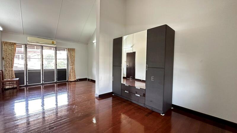 For Rent - For rent Single house in Sukhumvit 71 Phrakanong pet friendly ( SPSEVE1648 ), Bangkok