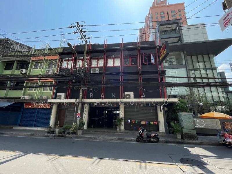 For Sale - อาคารพาณิชย์ 3 คูหาติดกัน ซอยสุขุมวิท 22, Bangkok