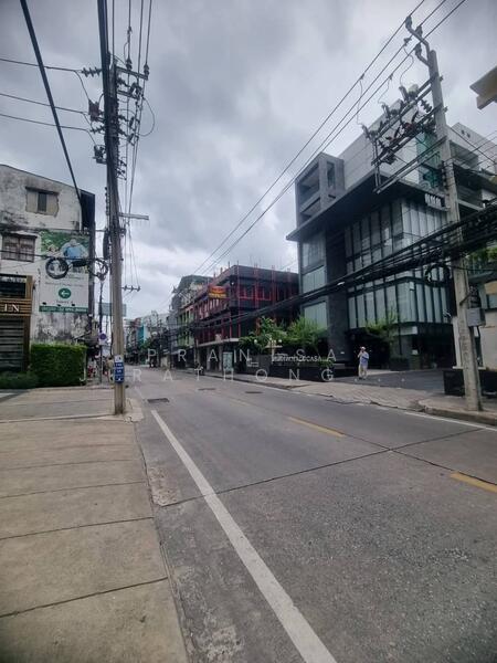 For Sale - อาคารพาณิชย์ 3 คูหาติดกัน ซอยสุขุมวิท 22, Bangkok