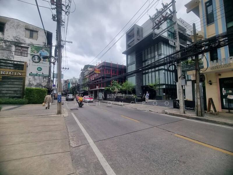 For Sale - อาคารพาณิชย์ 3 คูหาติดกัน ซอยสุขุมวิท 22, Bangkok