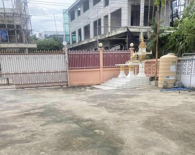 For Sale - 2-BR House, Bangkok