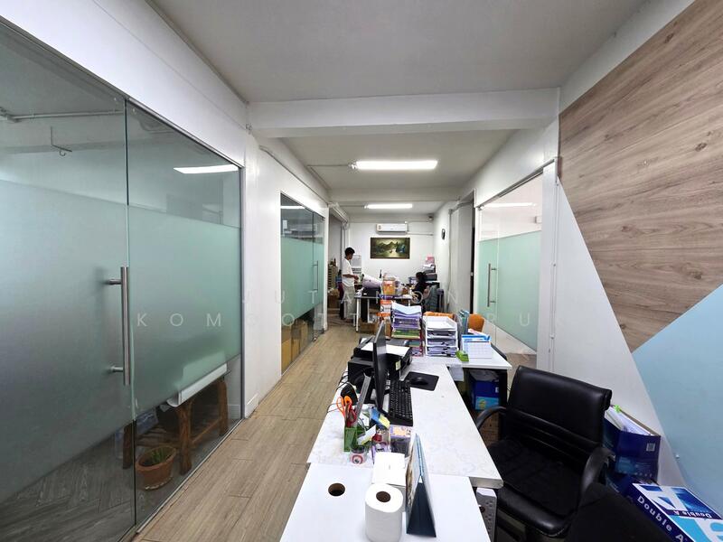 ให้เช่า - ให้เช่าอาคารพาณิชย์ 4 คูหา 4 ชั้น สาทร–นราธิวาส 14 ทำเลดี ใกล้ BTS ช่องนนทรี สาทร, กรุงเทพ