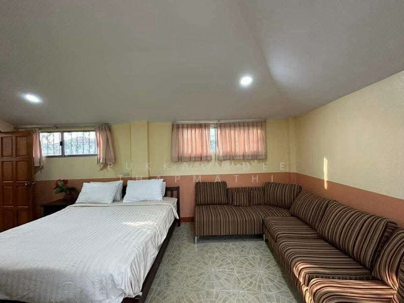 5 Bedroom House Near the Sea in Pattaya, Chon Buri (Pattaya), Nong Pru, Bang Lamung (Pattaya), Chon Buri (Pattaya), 5 Bedrooms, 344 sqm, Single Detached House For Sale, by Pukkawadee Thapmathi, 500128691 - DDproperty.com