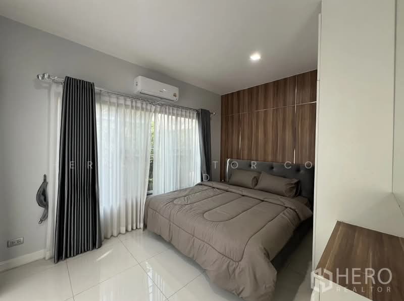 For Rent Detached House in Perfect Place Rama 9-KrungthepKreetha in Khlong Song Ton Nun HEE00157, Bangkok, Khlong Song Ton Nun, Lat Krabang, Bangkok, 4 Bedrooms, 300 sqm, Single Detached House For Rent, by Hero Realtor Co., Ltd., 500128843 - DDproperty.com