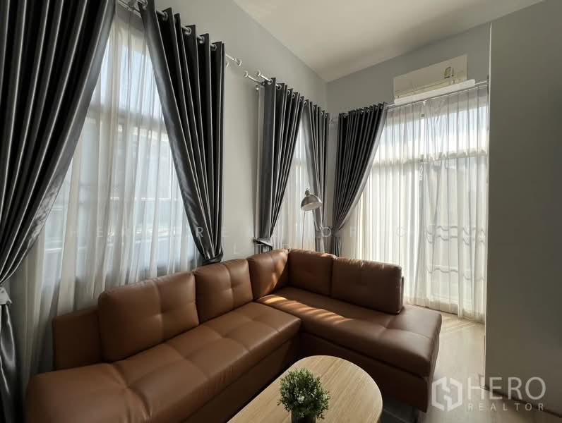 For Rent Detached House in Perfect Place Rama 9-KrungthepKreetha in Khlong Song Ton Nun HEE00157, Bangkok, Khlong Song Ton Nun, Lat Krabang, Bangkok, 4 Bedrooms, 300 sqm, Single Detached House For Rent, by Hero Realtor Co., Ltd., 500128843 - DDproperty.com