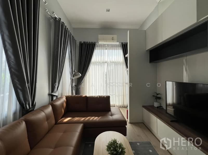 For Rent Detached House in Perfect Place Rama 9-KrungthepKreetha in Khlong Song Ton Nun HEE00157, Bangkok, Khlong Song Ton Nun, Lat Krabang, Bangkok, 4 Bedrooms, 300 sqm, Single Detached House For Rent, by Hero Realtor Co., Ltd., 500128843 - DDproperty.com