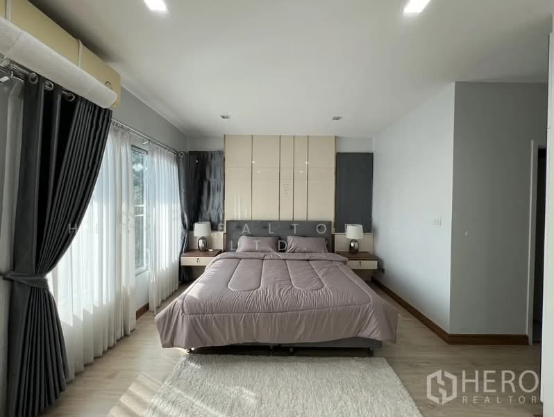 For Rent Detached House in Perfect Place Rama 9-KrungthepKreetha in Khlong Song Ton Nun HEE00157, Bangkok, Khlong Song Ton Nun, Lat Krabang, Bangkok, 4 Bedrooms, 300 sqm, Single Detached House For Rent, by Hero Realtor Co., Ltd., 500128843 - DDproperty.com