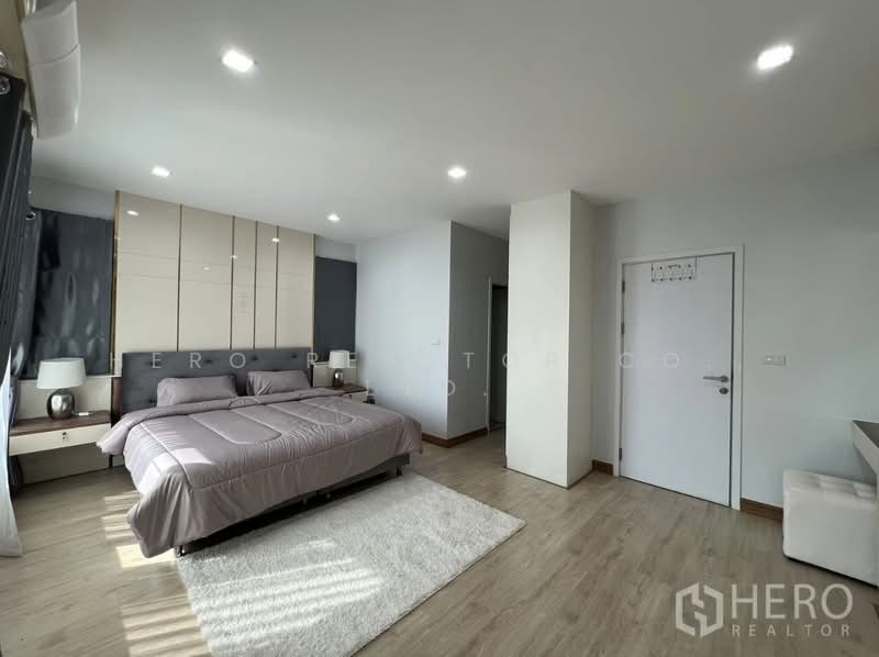 For Rent Detached House in Perfect Place Rama 9-KrungthepKreetha in Khlong Song Ton Nun HEE00157, Bangkok, Khlong Song Ton Nun, Lat Krabang, Bangkok, 4 Bedrooms, 300 sqm, Single Detached House For Rent, by Hero Realtor Co., Ltd., 500128843 - DDproperty.com