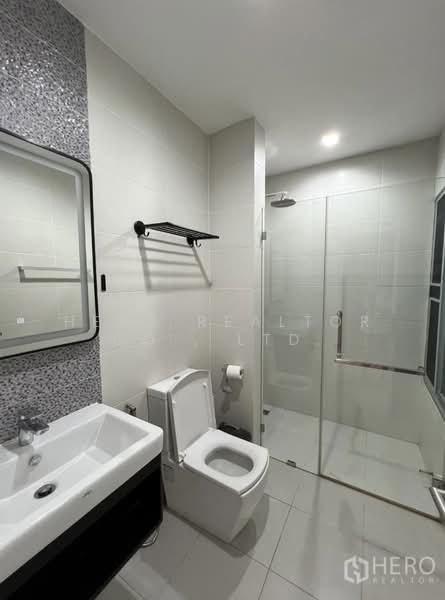 For Rent Detached House in Perfect Place Rama 9-KrungthepKreetha in Khlong Song Ton Nun HEE00157, Bangkok, Khlong Song Ton Nun, Lat Krabang, Bangkok, 4 Bedrooms, 300 sqm, Single Detached House For Rent, by Hero Realtor Co., Ltd., 500128843 - DDproperty.com