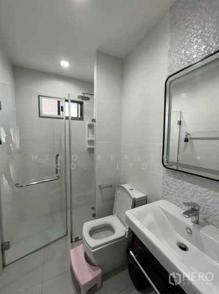 For Rent Detached House in Perfect Place Rama 9-KrungthepKreetha in Khlong Song Ton Nun HEE00157, Bangkok, Khlong Song Ton Nun, Lat Krabang, Bangkok, 4 Bedrooms, 300 sqm, Single Detached House For Rent, by Hero Realtor Co., Ltd., 500128843 - DDproperty.com