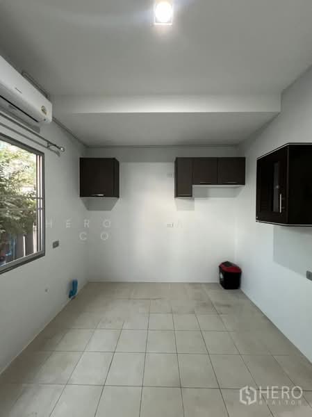 For Rent Detached House in Perfect Place Rama 9-KrungthepKreetha in Khlong Song Ton Nun HEE00157, Bangkok, Khlong Song Ton Nun, Lat Krabang, Bangkok, 4 Bedrooms, 300 sqm, Single Detached House For Rent, by Hero Realtor Co., Ltd., 500128843 - DDproperty.com